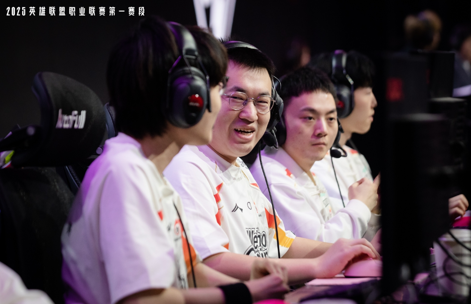 开云娱乐-败北引爆全场！，Scout意外战胜MAD赢得满堂喝彩