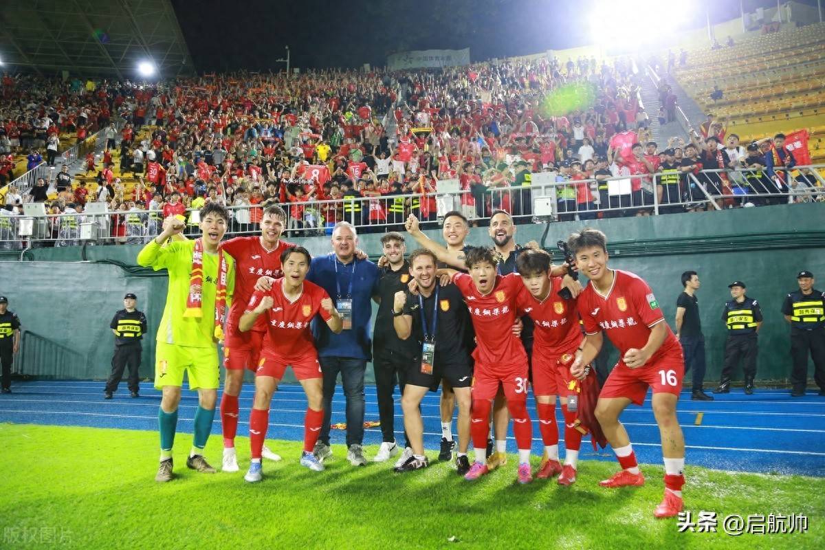 开云娱乐-冲刺阶段广州队调整名单以备欧联，外线爆发环节打磨，球迷炸锅，身体对抗强度拉满